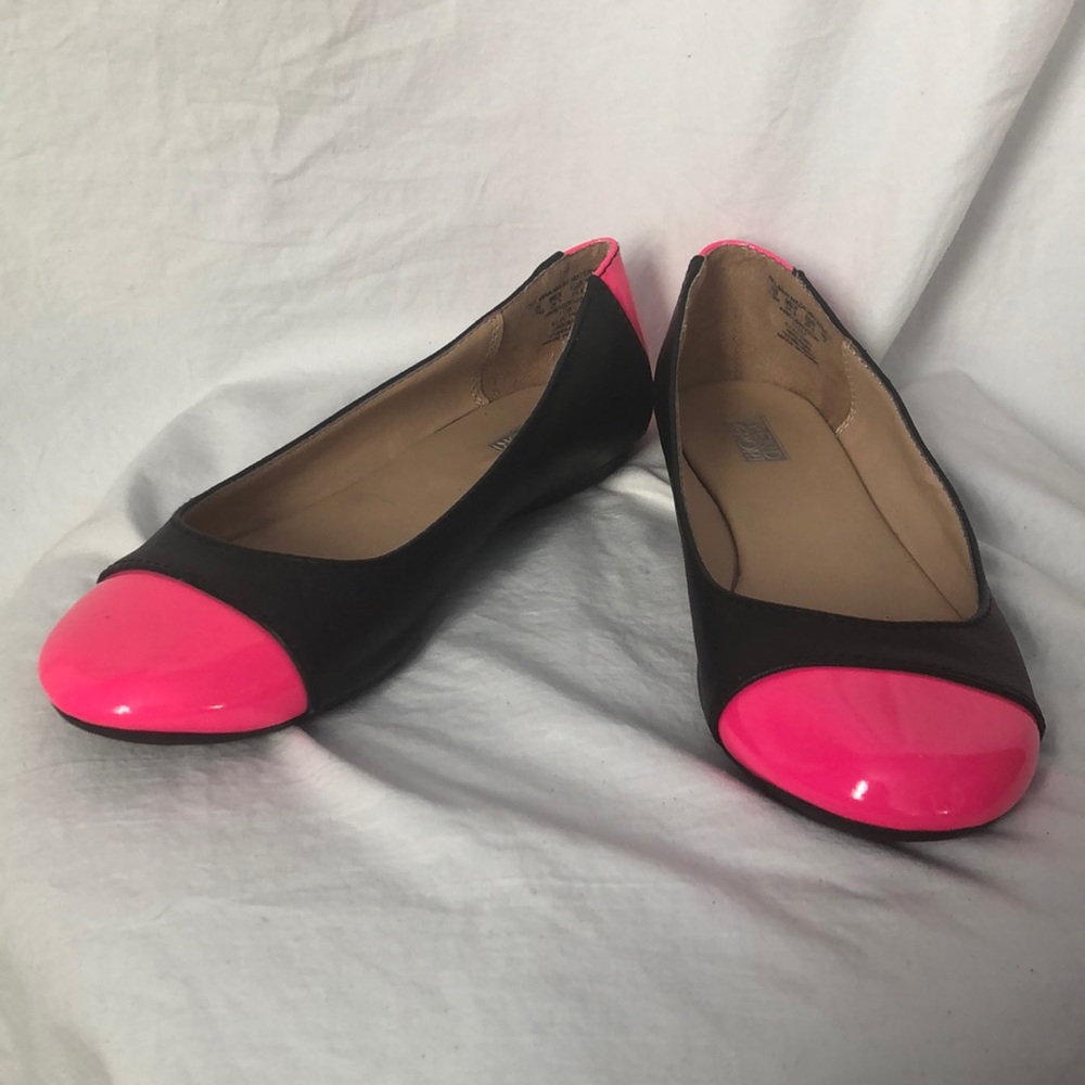 Trend Report! Black and Pink Flats!